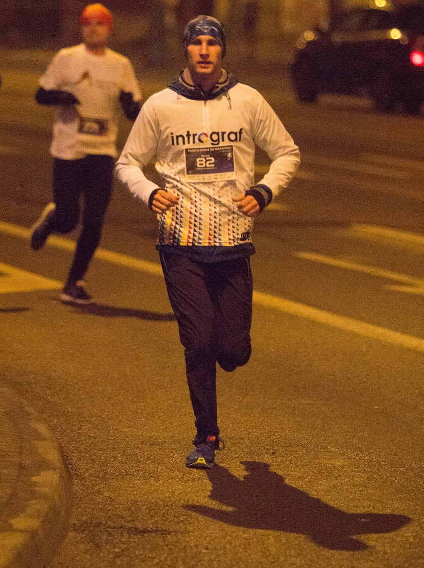 Trzecia Dycha do Maratonu 2018. Nocne marki biegowe w akcji (ZDJĘCIA, WIDEO)