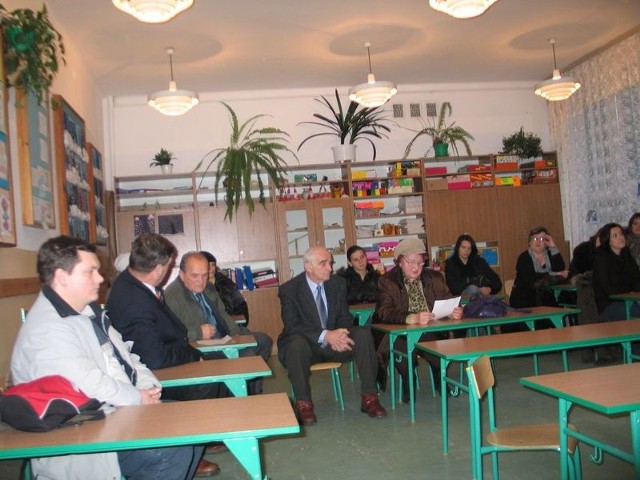 W obronie zwolnionej nauczycielki wystąpili między innymi rodzice uczniów VIc, którzy zaprosili na spotkanie do szkoły radnych.