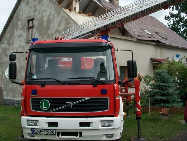 W Siedlisku w gminie Sępólno zerwało całą połać dachu