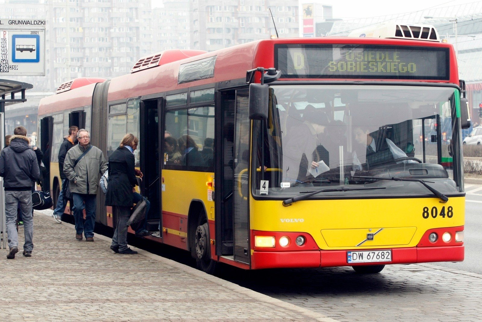 Autobus linii D utknął w pół drogi. Kierowca wezwał ekipę mechaników |  Gazeta Wrocławska