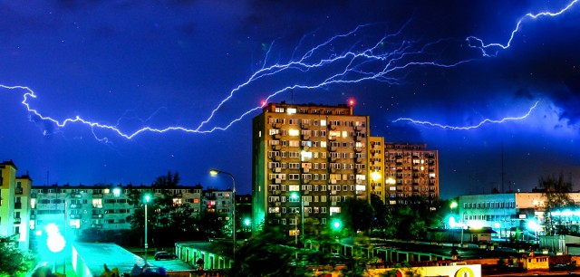 Pogoda w kujawsko-pomorskiem. W nocy możliwe wichury, ulewy, a nawet trąby powietrzne w całym regionie! IMGW wydało ostrzeżenia
