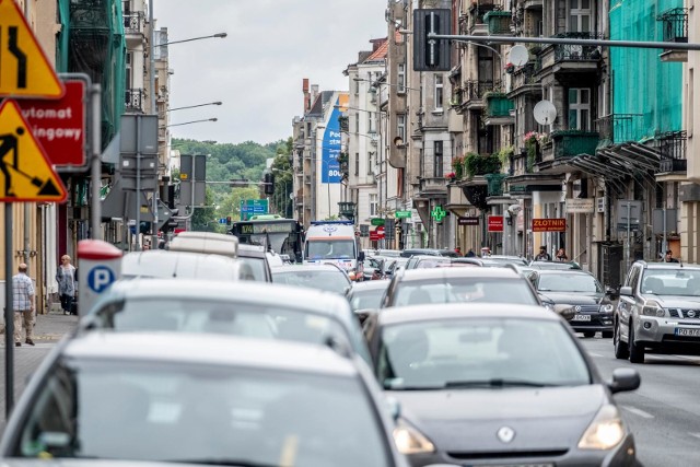 Planowane wydłużenie buspasa na ul. Garbary ma poprawić płynność podróży transportem publicznym.