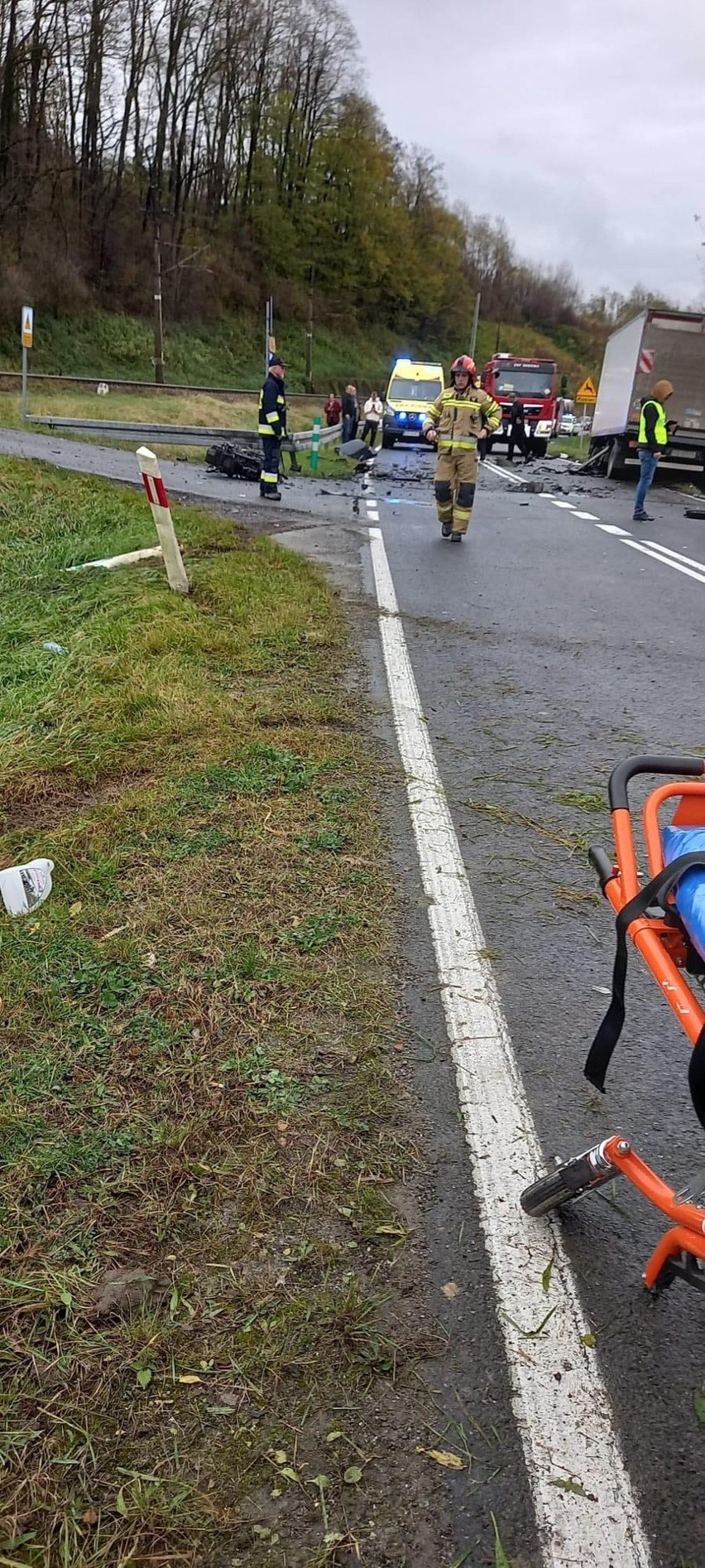 Poważny wypadek na drodze wojewódzkiej 981 w Sędziszowej. Doszło tam do zderzenia czterech samochodów