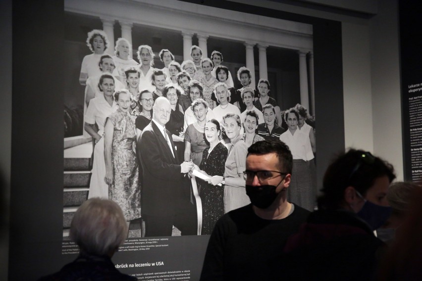 „Dziewczęta w KL Ravensbruck” - wstrząsająca wystawa lubelskiego muzeum „Pod Zegarem”. Przybliża losy 74 Polek wywiezionych na pewną śmierć