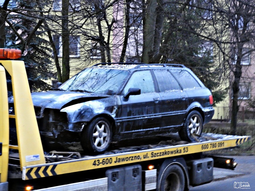 Pożar samochodu osobowego w Jaworznie. Audi 80 stanął w ogniu ZDJĘCIA
