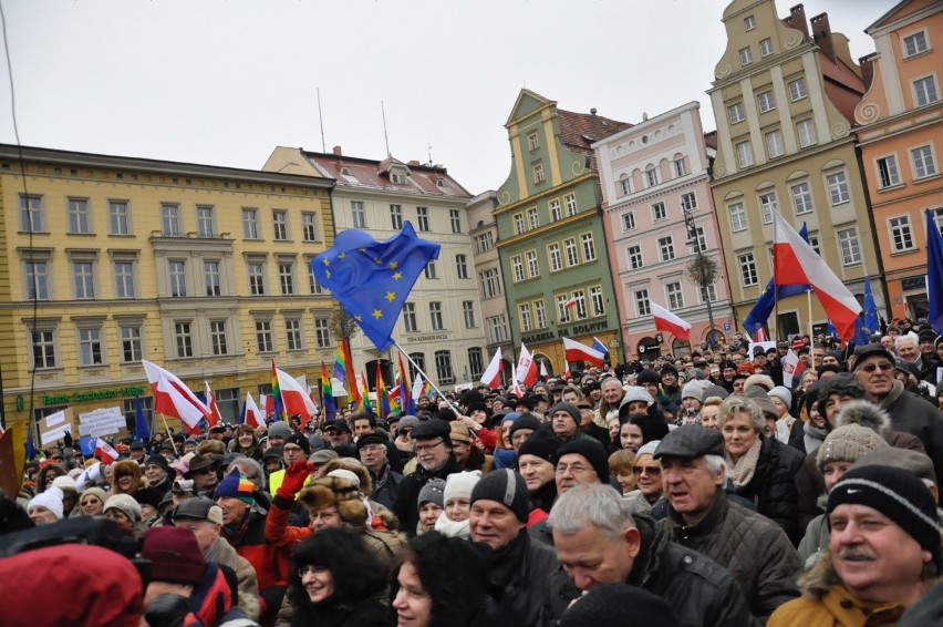 Wrocław: Komitet Obrony Demokracji znów na placu Solnym