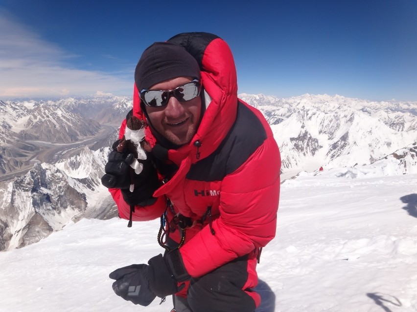 W 2014 roku Marek Chmielarski zdobył Broad Peak (8051 m...