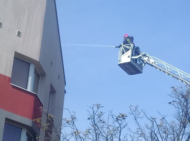 Pożar na Krzyckiej. Osiem zastępów straży w akcji, ewakuowano mieszkańców