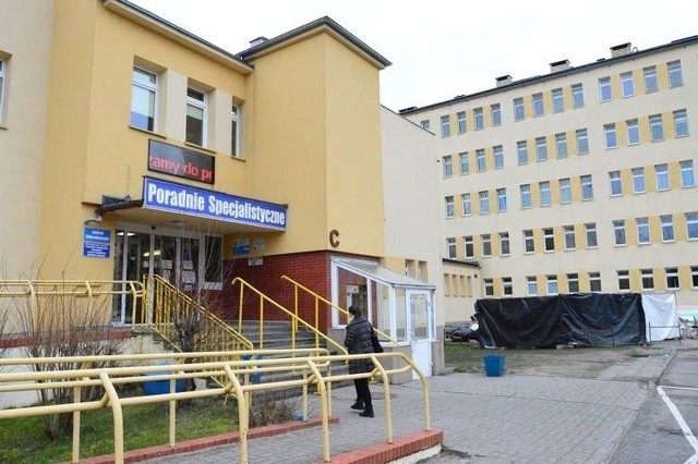 Lekarze przyjmują w budynku, w którym działają Poradnie Specjalistyczne przy ul. Chałubińskiego 7