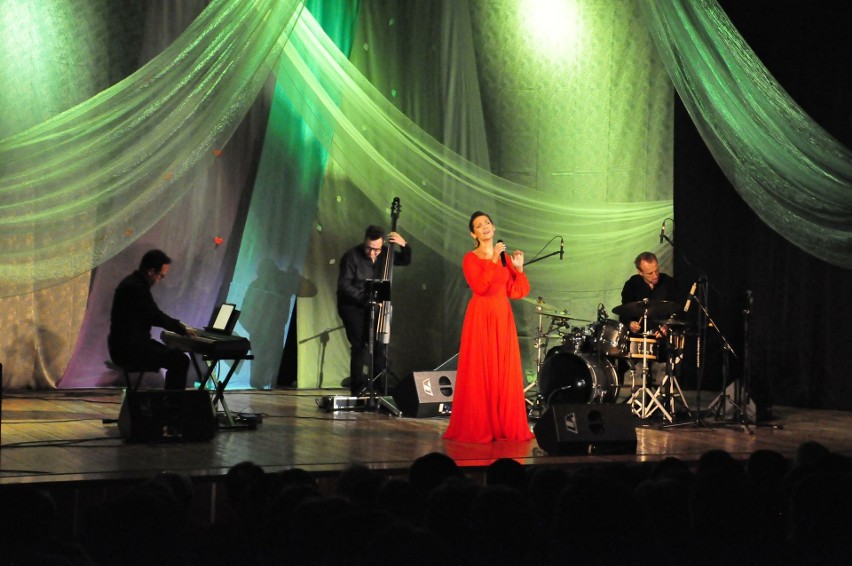 Koncert Olgi Bończyk w Lipskim Centrum Kultury. Sala była wypełniona po brzegi. Zobacz zdjęcia