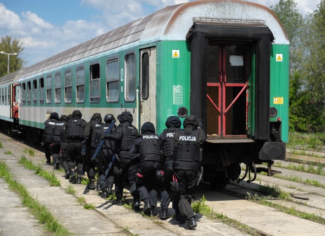 W piątek w rejonie bocznicy kolejowej na stacji Przemyśl - Bakończyce, odbyły się ćwiczenia dotyczące współdziałania służb porządku publicznego w strefie przygranicznej.