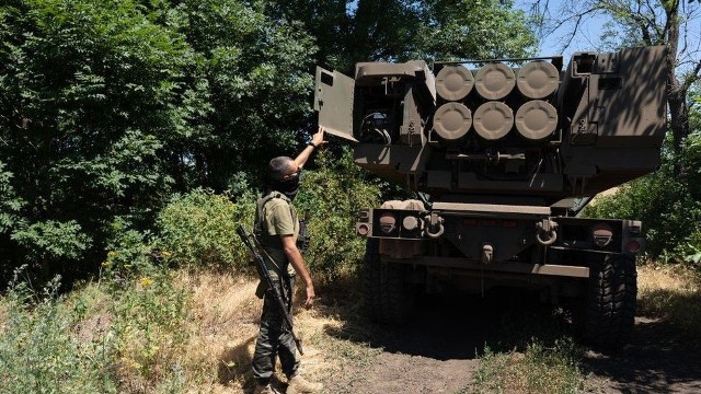Na Ukrainę trafiły już m.in. zestawy rakietowe HIMARS