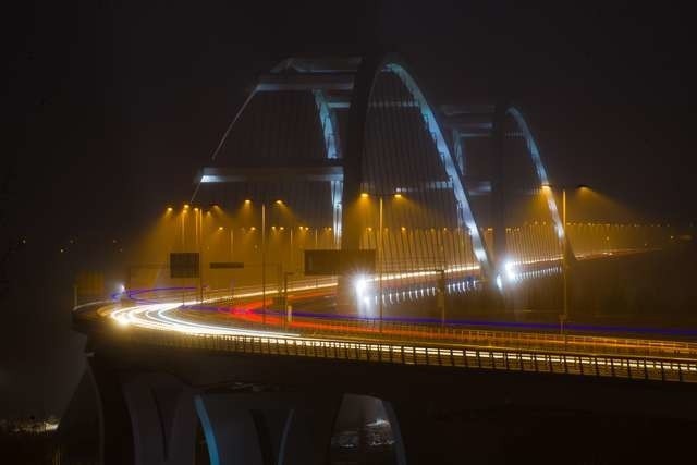 Most nocąMost drogowy im. Elżbiety Zawackiej