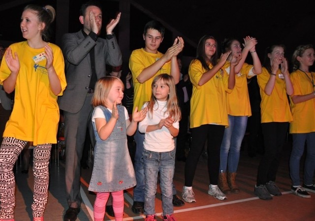 Koncert charytatywny w Kluczborku - wolontariusze hospicjum