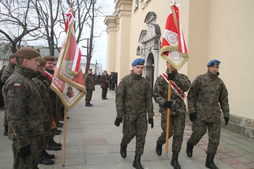 Pod pomnikiem Armii Krajowej w Kielcach przypomniano „Żołnierzy Wyklętych”