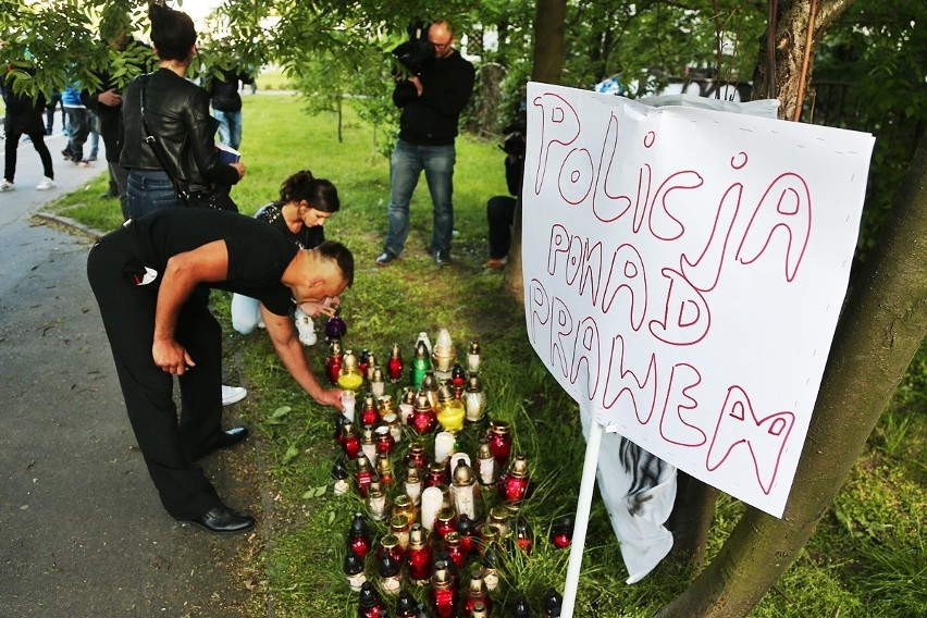 Około 100 osób protestowało pod komisariatem policji Wrocław...