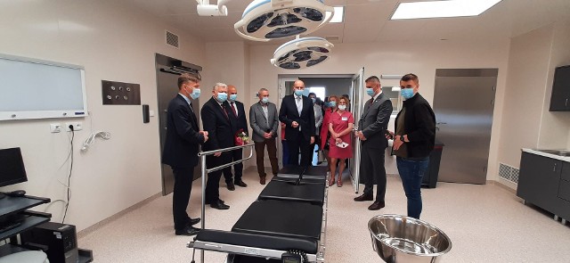 Po zakończeniu oficjalnych uroczystości goście mieli okazję zwiedzić nowe pracownie i sprzęt w szpitalu w Iłży.