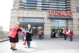 Protest związkowców pod opolskim Tesco. "50 zł podwyżki brutto to kpina"!