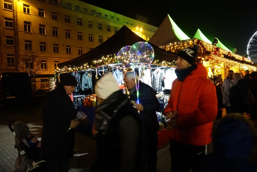 Jarmark na placu Wolności można odwiedzać do 21 grudnia w...