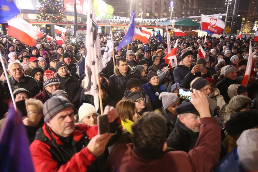 Demonstracja przeciw PiS w Katowicach 13 grudnia 2016