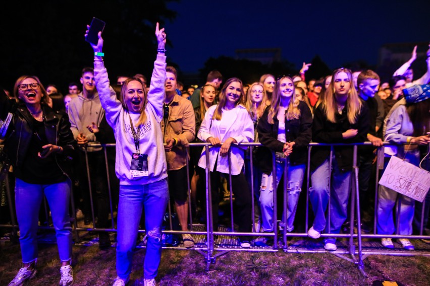 Wielkie grillowanie zgromadziło tysiące młodych. Koncert...