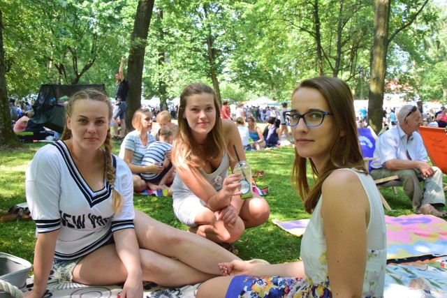 Kuchnia regionalna, wyroby naturalne, ekologiczne, smaki z całego świata i wyjątkowe lody. W sobotnie przedpołudnie park przy Pałacu Branickich zamienił się w restaurację na świeżym powietrzu. Tłumy białostocan skorzystało z pieknej pogody i urządziło sobie piknik.