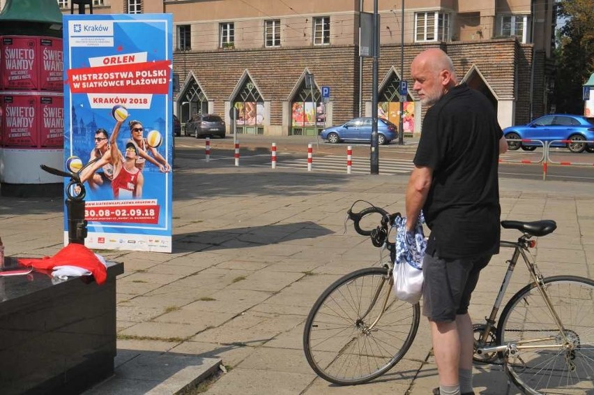 Kraków. Protestowali w obronie pomnika na Placu Inwalidów [ZDJĘCIA]