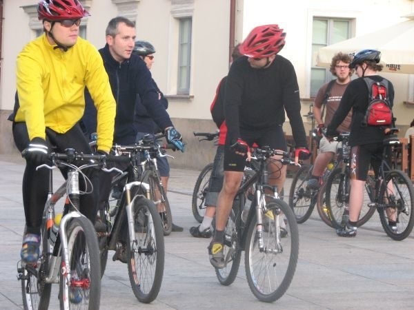 Przejazd odbył się w ramach akcji "Nie bądź frajerem, przyjedź rowerem" zorganizowanej z okazji Dnia Bez Samochodu. 