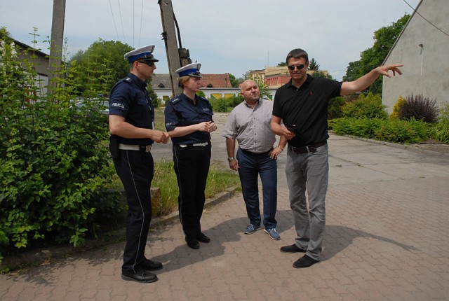 Szef WORD, Jarosław Dudkowiak i policjanci ustalali trasę egazaminacyjną