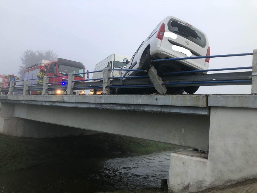Czechowizna. Wypadek na DK 65. Czołowe zderzenie dwóch pojazdów