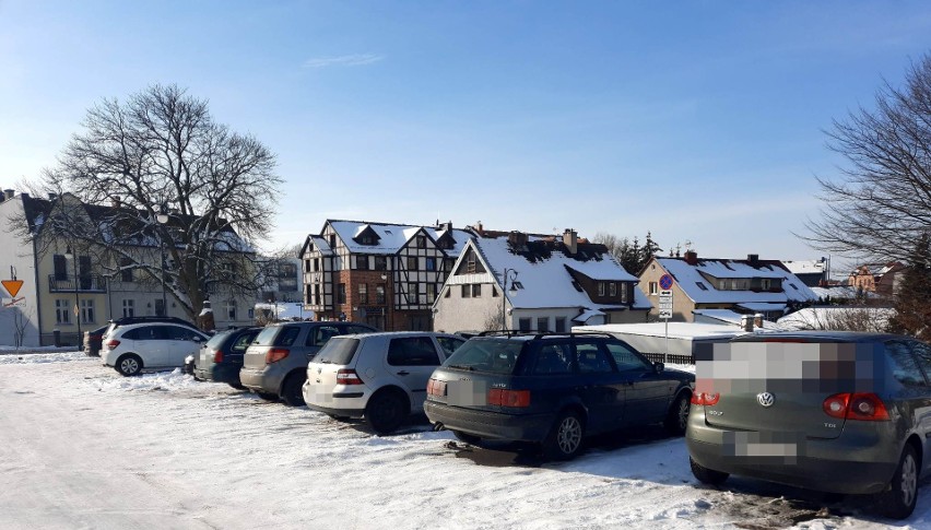 - Proszę przejść się na parking przy ulicy Wolności -...