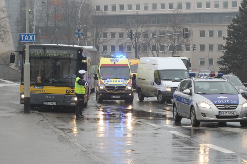 Ewakuacja Podkarpackiego Urzędu Wojewódzkiego w Rzeszowie. Alarm bombowy