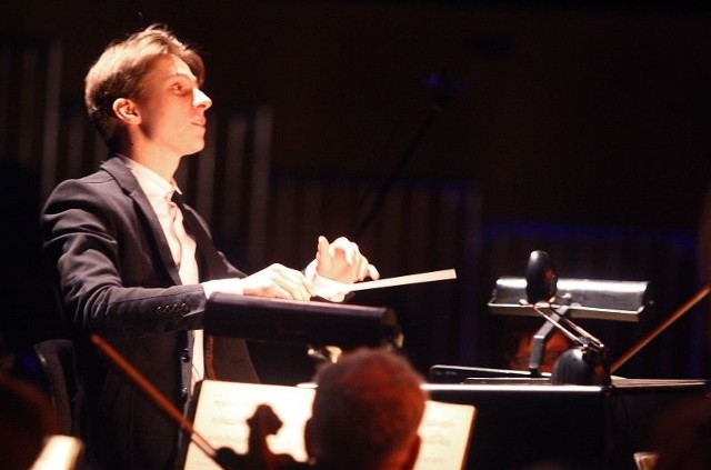 Norbert Twórzyński będzie dzisiaj dyrygował orkiestrą.