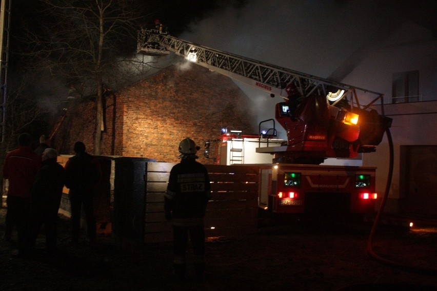 Pożar w Zawierciu: Pali się dom przy ulicy Glinianej