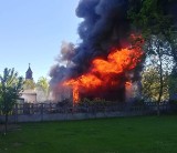 Pożar domku letniskowego w Łazach: na miejscu działa Straż Pożarna. Nikomu nic się nie stało