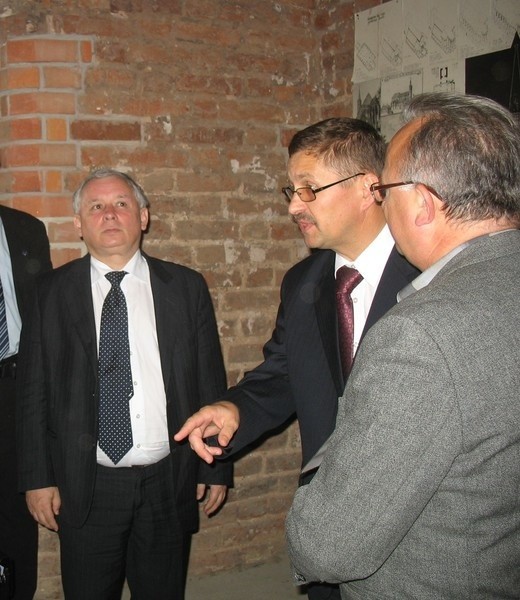W Głogowie gościliśmy jedynie Jarosława Kaczyńskiego (na zdjęciu). Lecha Kaczyńskiego prezydent Zubowski zaprosił na wrzesień. Do wizyty nie dojdzie.