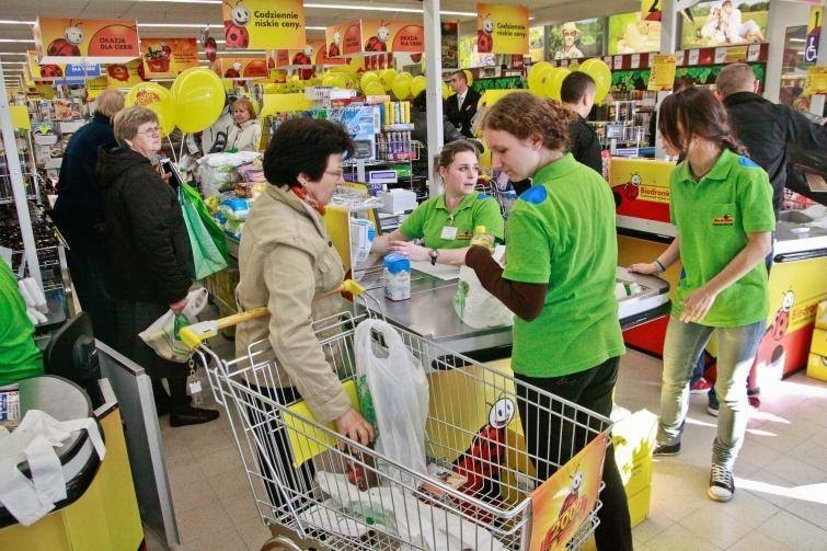 Biedronka ogranicza plastik w produktach marek własnych. Sieć wprowadza bardziej ekologiczne rozwiązania