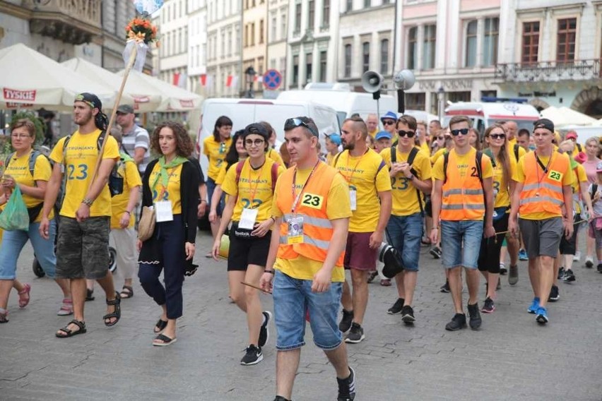 Kraków. Pielgrzymi tłumnie ruszyli na Janą Górę [ZDJĘCIA]