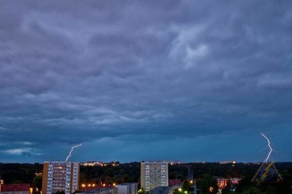 Centrum Zarządzania Kryzysowego ostrzega przed możliwością wystąpienia burz z gradem w naszym regionie