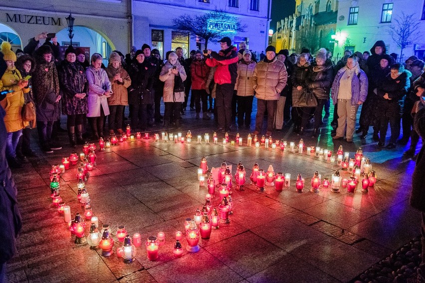 Największe serce świata zapłonęło także w Tarnowie [ZDJĘCIA]