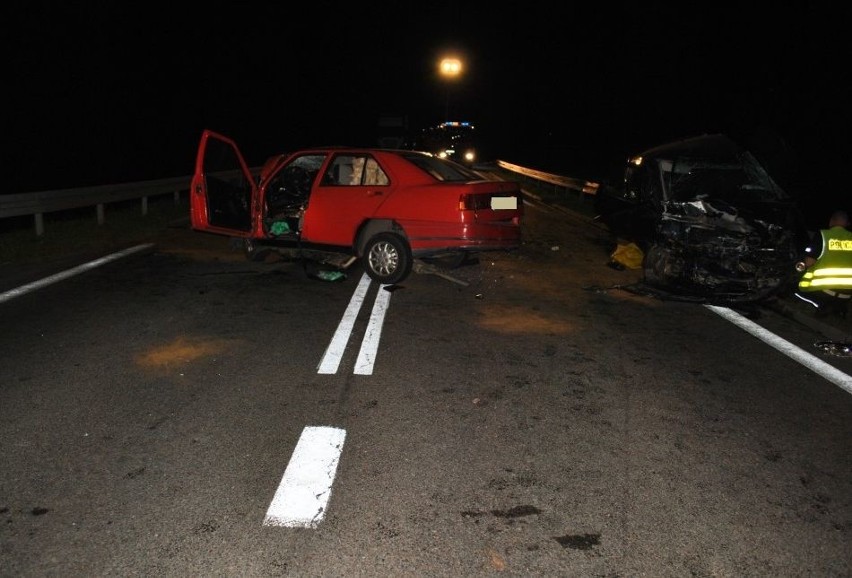 Augustowscy policjanci ustalają dokładny przebieg wypadku.