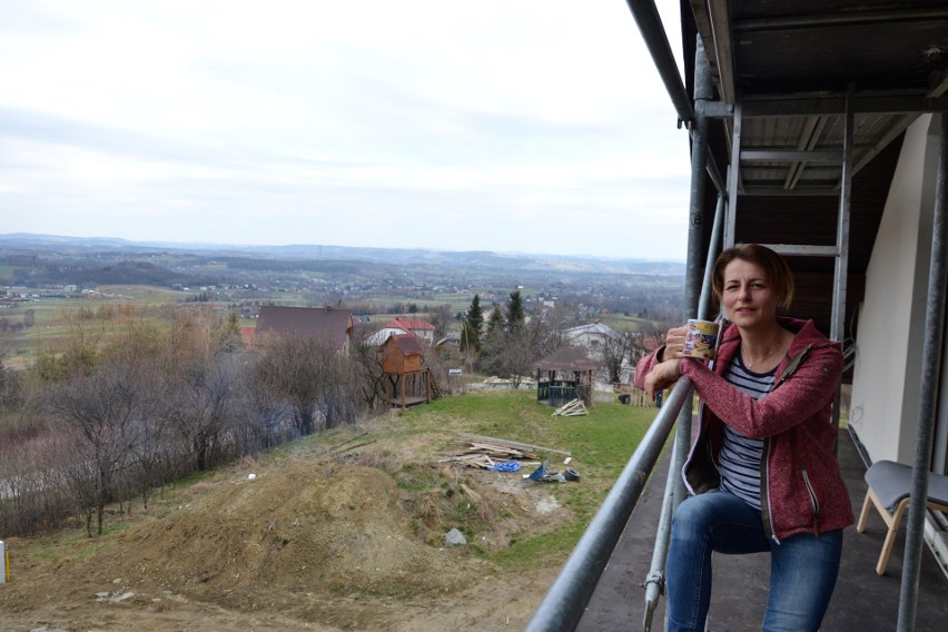 Dorota Liszka buduje dom w Dominikowicach, pod szczytem...