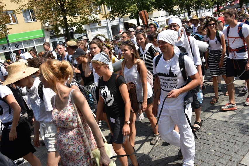 Pielgrzymka Dominikańska dotarła z Krakowa na Jasną Górę ZDJĘCIA Zmęczeni, ale bardzo radośni 