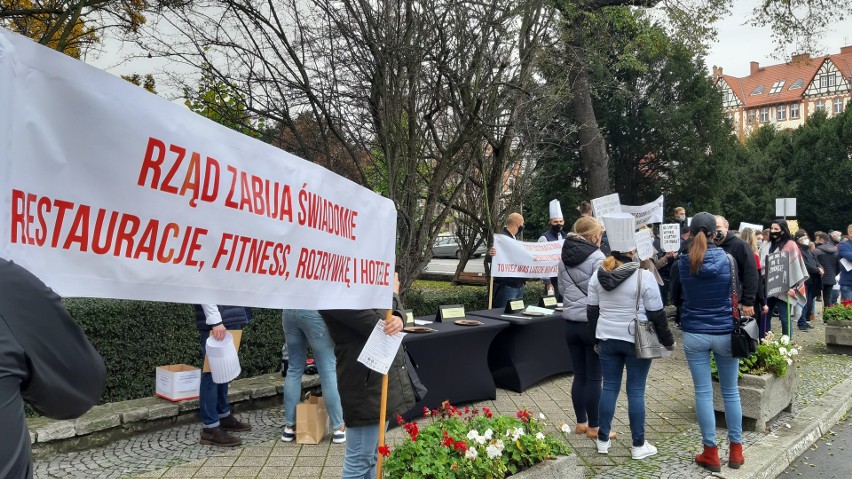 Protest branży gastronomicznej pod Opolskim Urzędem...