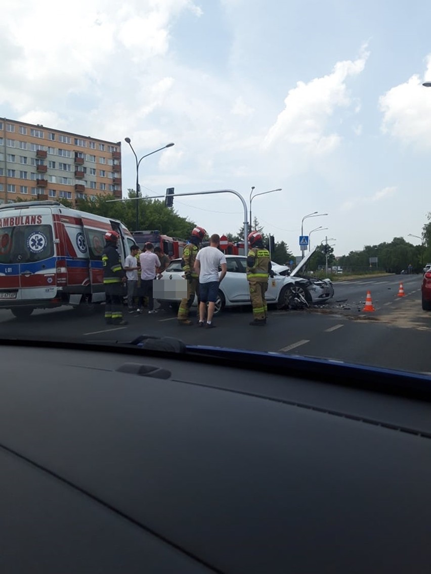 Zderzenie dwóch aut na Kameralnej i Kompozytorów Polskich w Lublinie