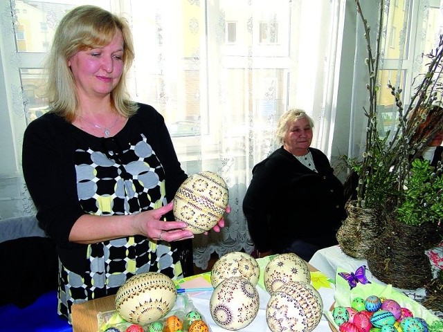 To strusie jajo można było kupić za 60 zł. &#8211; Nie było barwione &#8211; mówi Joanna Wawrzyniak z Łomży. &#8211; Ozdobiłam je jedynie naturalnym pszczelim woskiem.