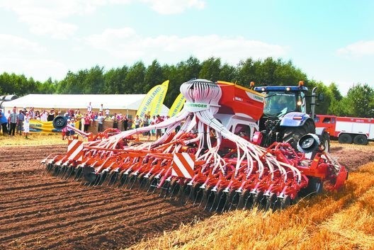 Demo Tour. Było co oglądać. Zaprezentowano nowości na rynku maszyn.Prezentowane w Rybołach nowości rynkowe przyciągnęły ponad 300 osób