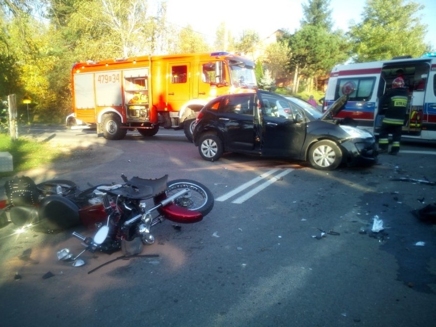 Dobczyce. Zderzenie samochodu z motocyklem. Dwie osoby poszkodowane