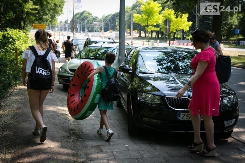 Straż miejska bierze się za parkujących przy Arkonce [ZDJĘCIA]