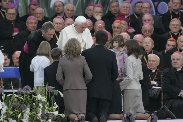 W 2006 roku papież Benedykt XVI odwiedził Polskę. Zobacz zdjęcia z pielgrzymki w obiektywie fotoreportera "Głosu Wielkopolskiego". Przejdź dalej -->